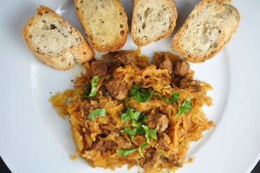Estofado de res con sauerkraut